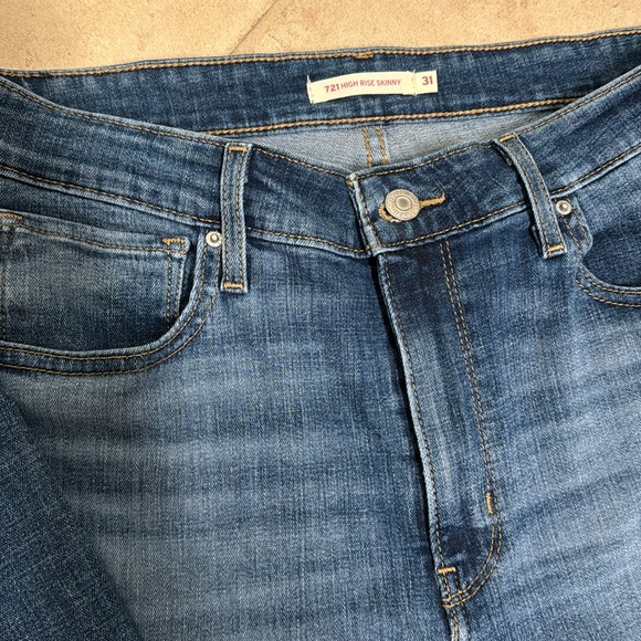 High Rise Skinny - Picture 2 of 4